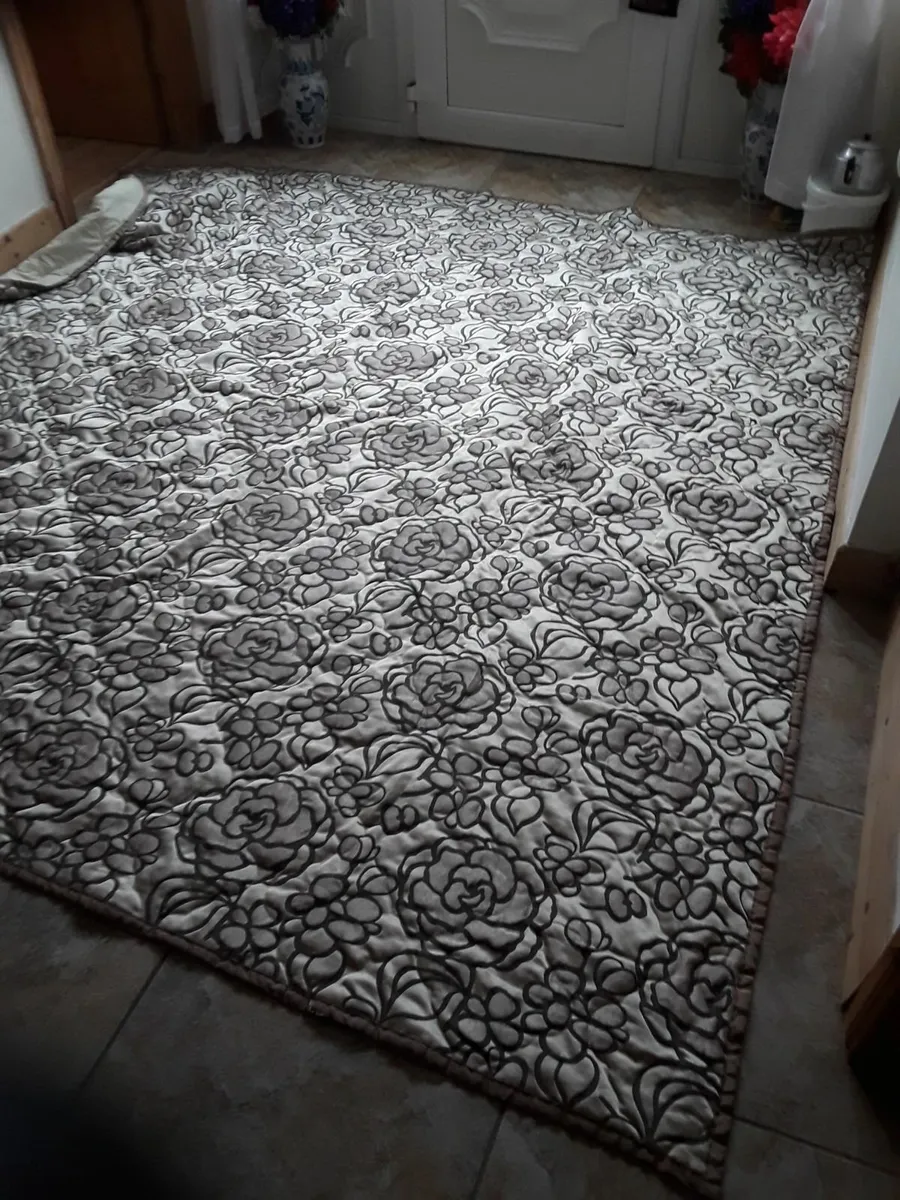 Large vintage bedspread king size - Image 3
