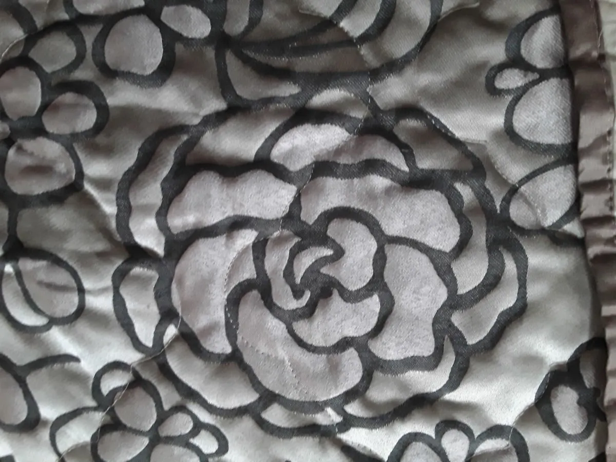 Large vintage bedspread king size - Image 1