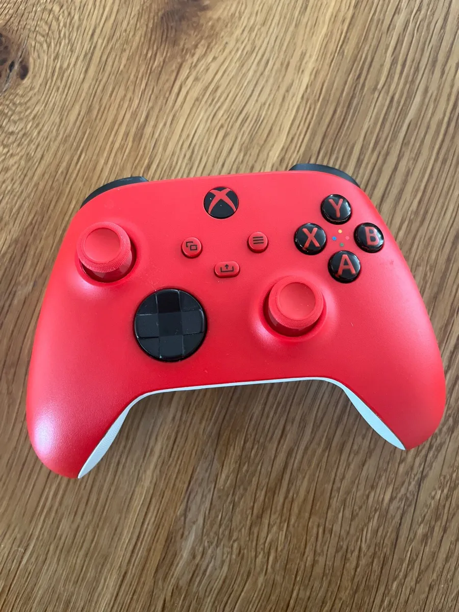 Xbox controller or Mechanical keyboard (separate) - Image 3