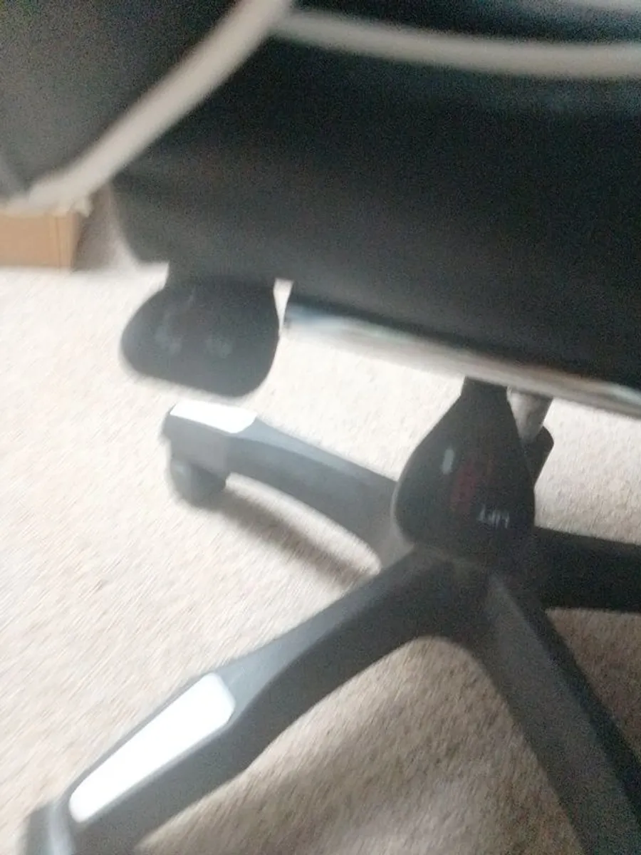 Gaming Chair - Image 2