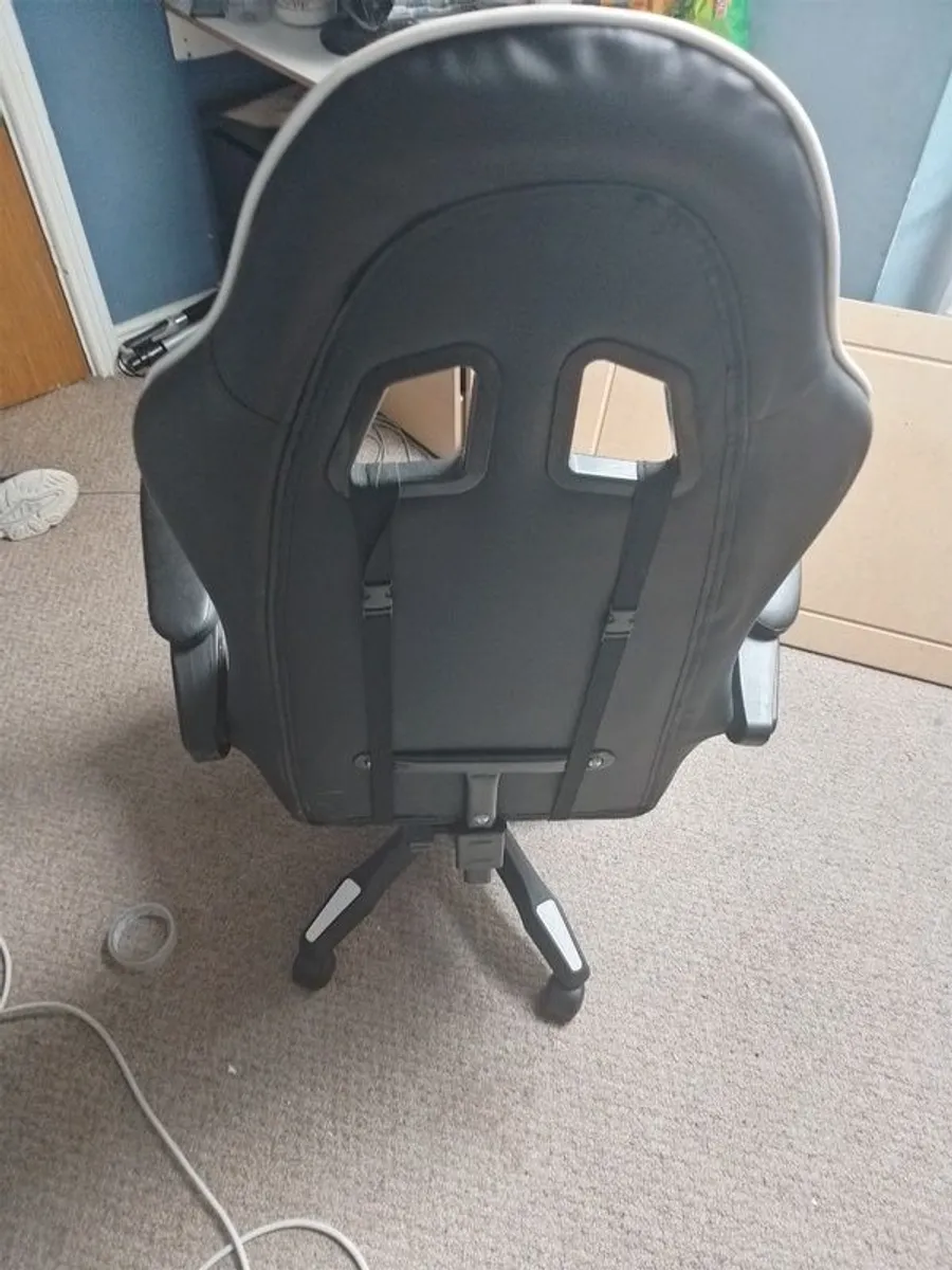 Gaming Chair - Image 3