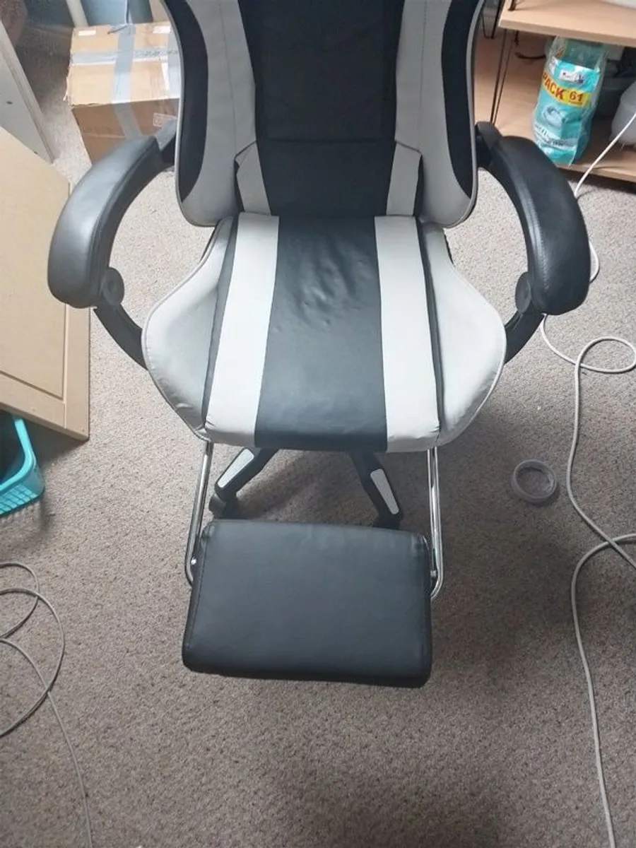 Gaming Chair - Image 4