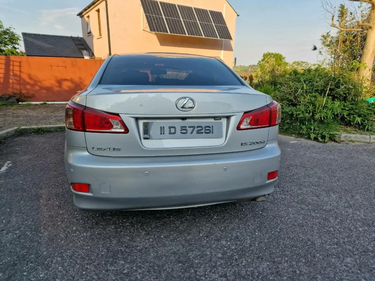 Lexus IS - Image 4