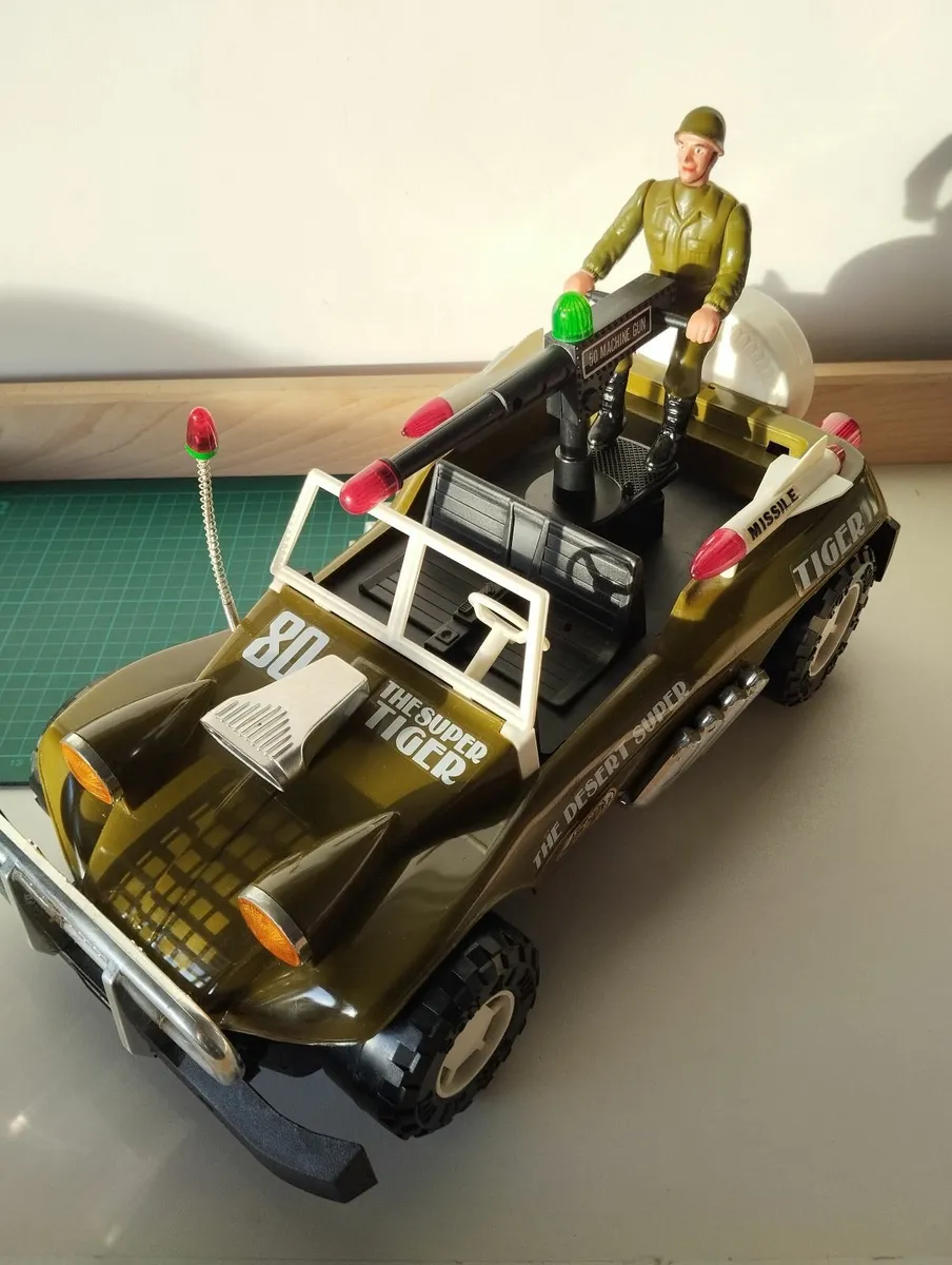 Vintage Battery Operated Desert Military Toys 80s - Image 4