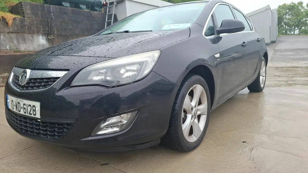Vauxhall Astra 2010 - Image 2