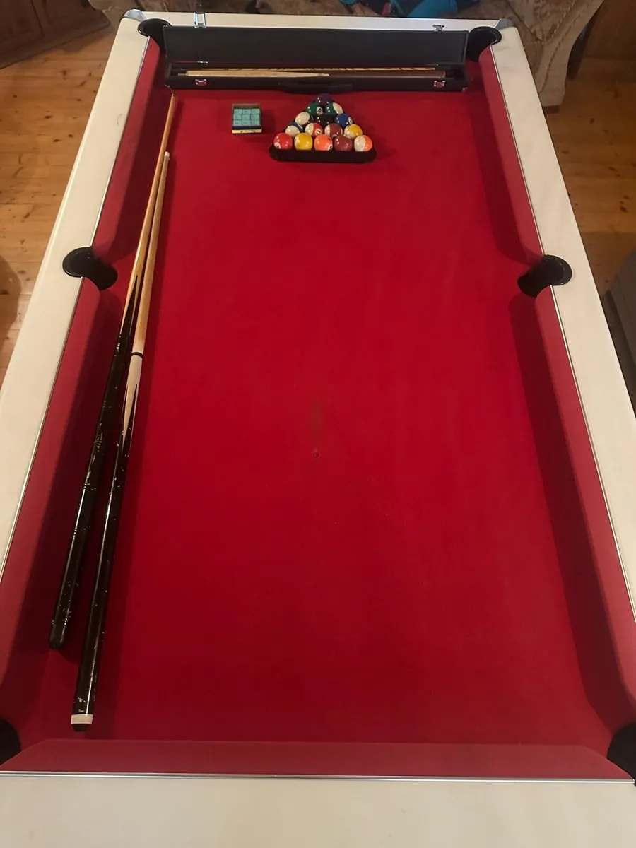 Pool table - Image 1