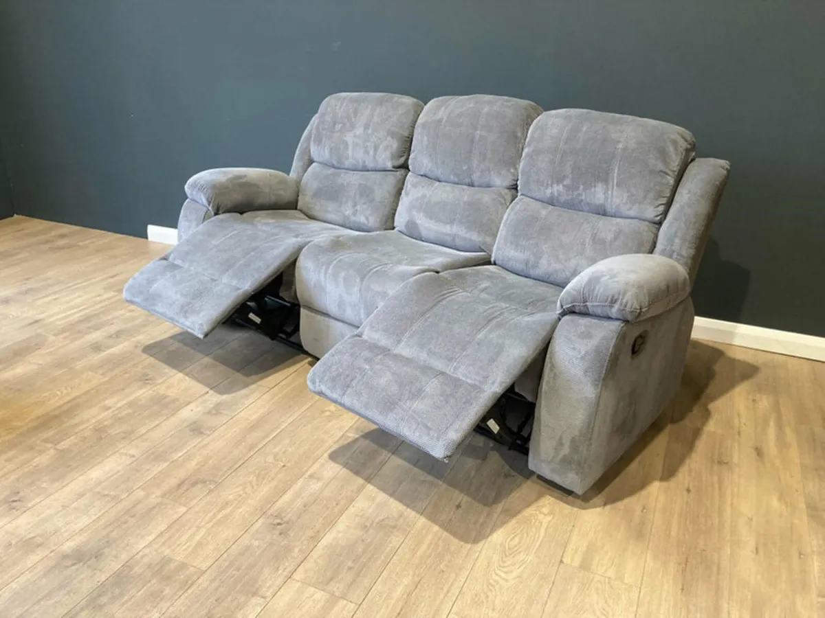 Brand new judy 3 plus 2 recliner sofas reduced