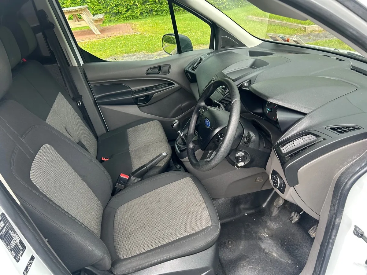 2023 Ford transit connect, 3 seater, only 31k - Image 4