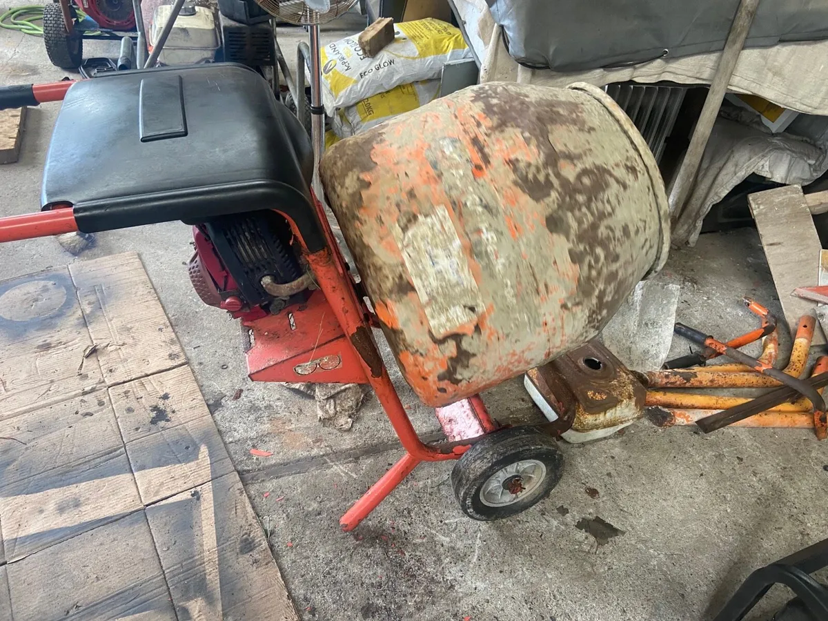 Petrol Cement mixer - Image 1