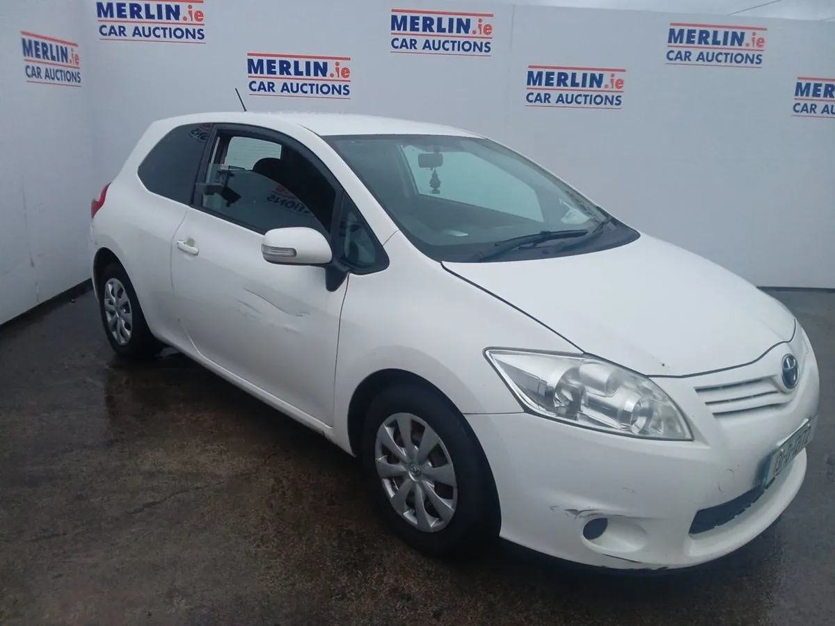 Toyota Auris 1.4d4d Terra - Image 2