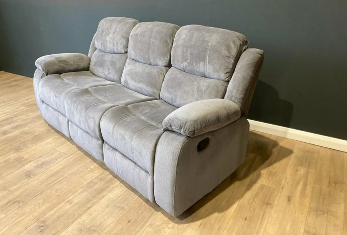 Brand new judy 3 plus 2 recliner sofas reduced