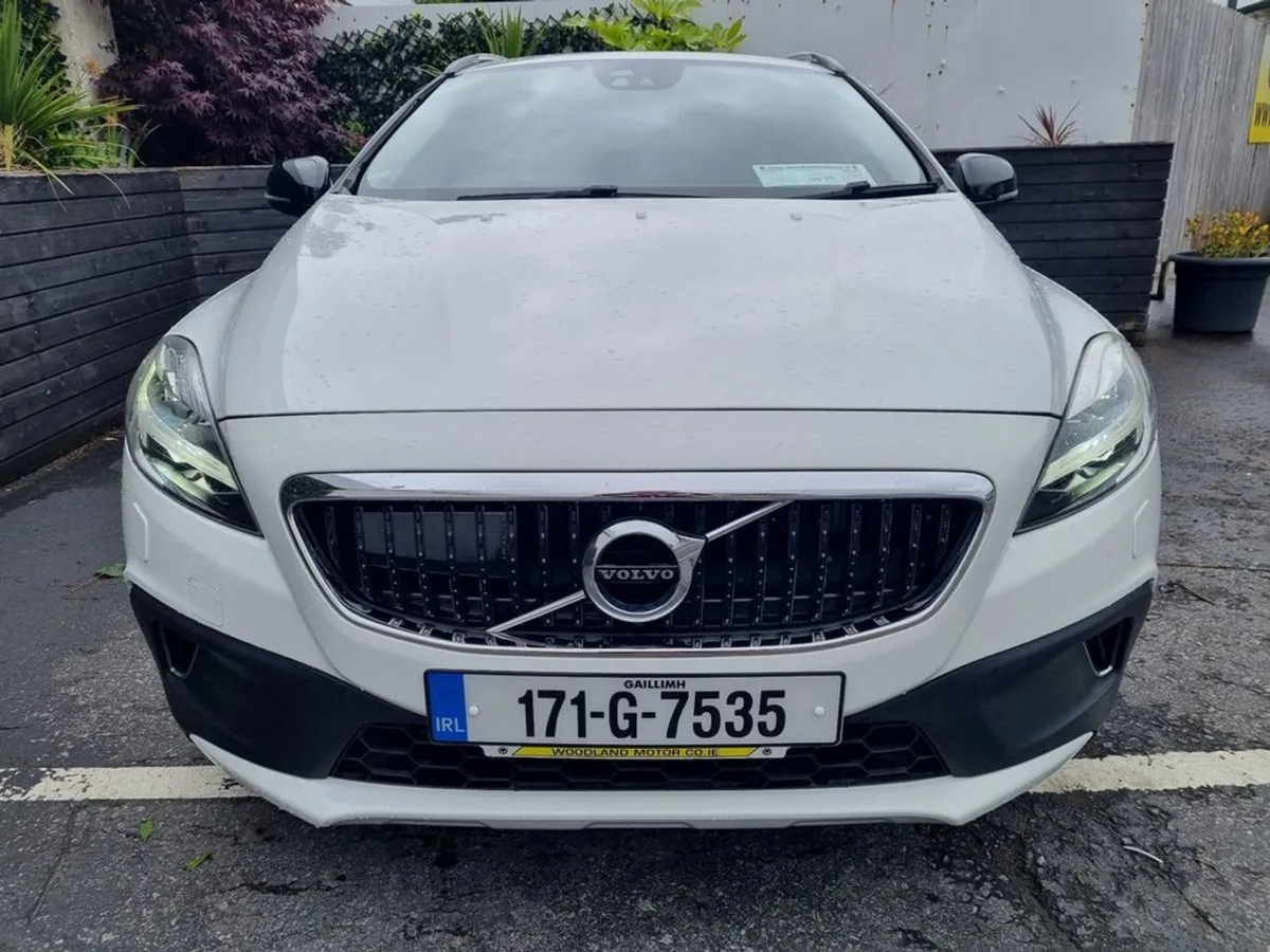 Volvo V40 2.0 D4 Auto Luxury Cross-country / Tax - Image 4
