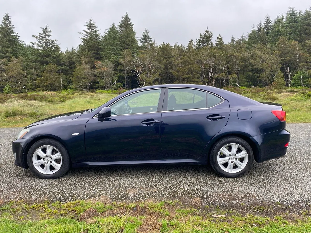 Lexus IS250 Manual - Image 3