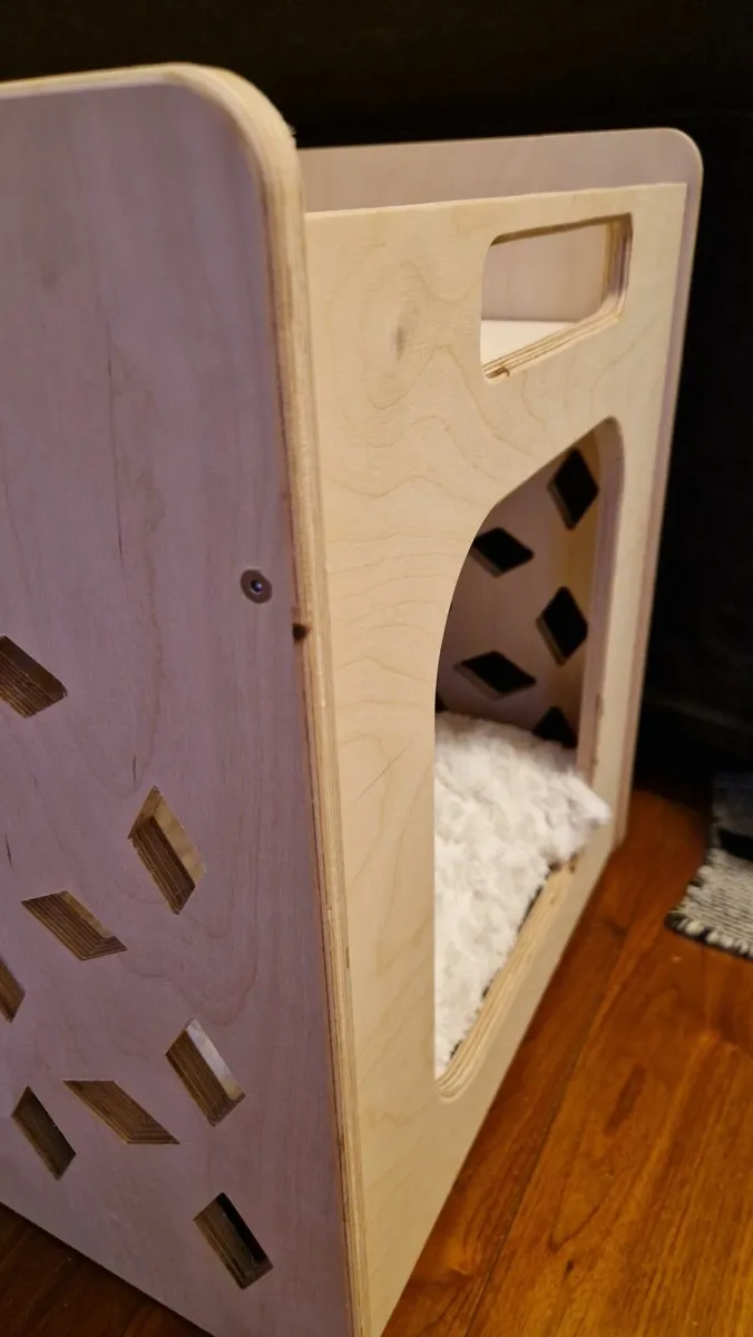 Wooden Cat House - Image 3