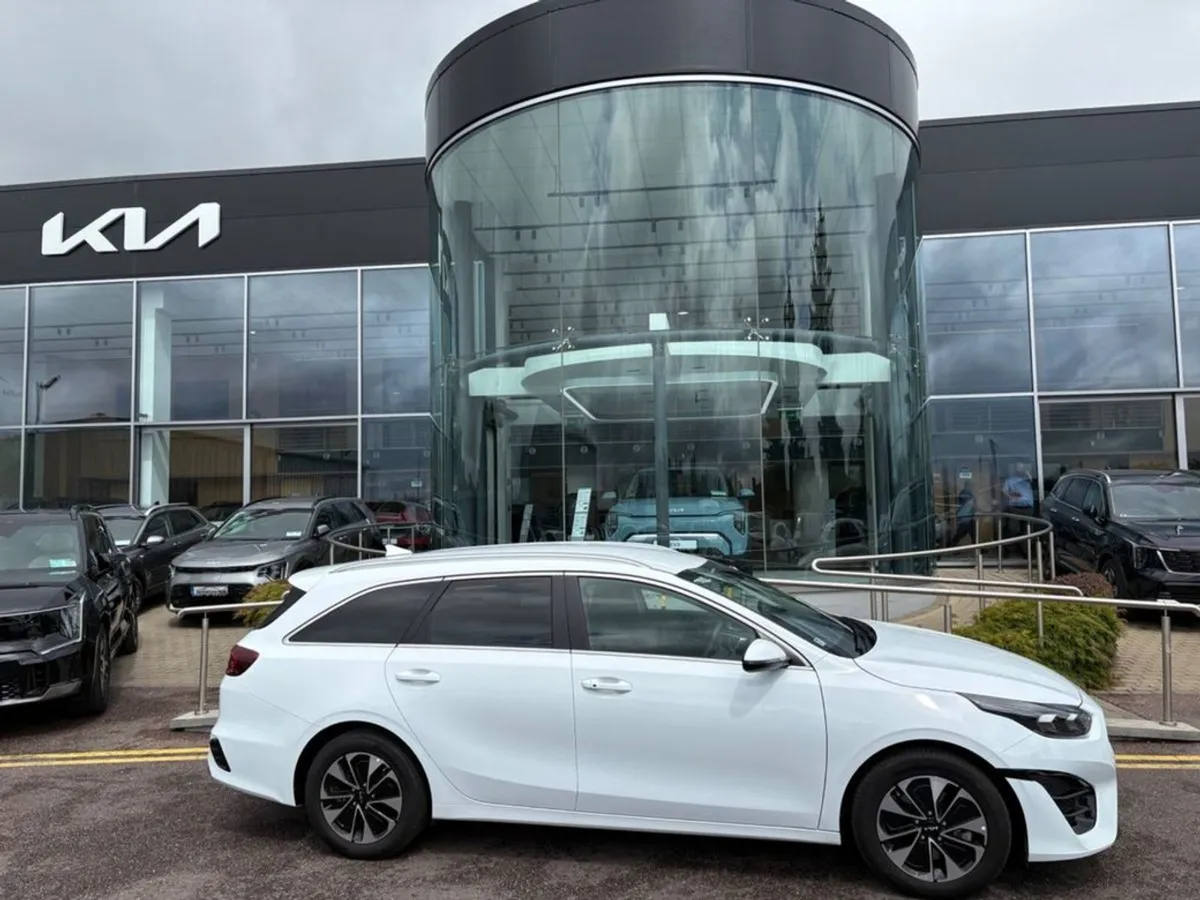 Kia Ceed 1.6p SW Phev immaculate Condition  Cruis - Image 1