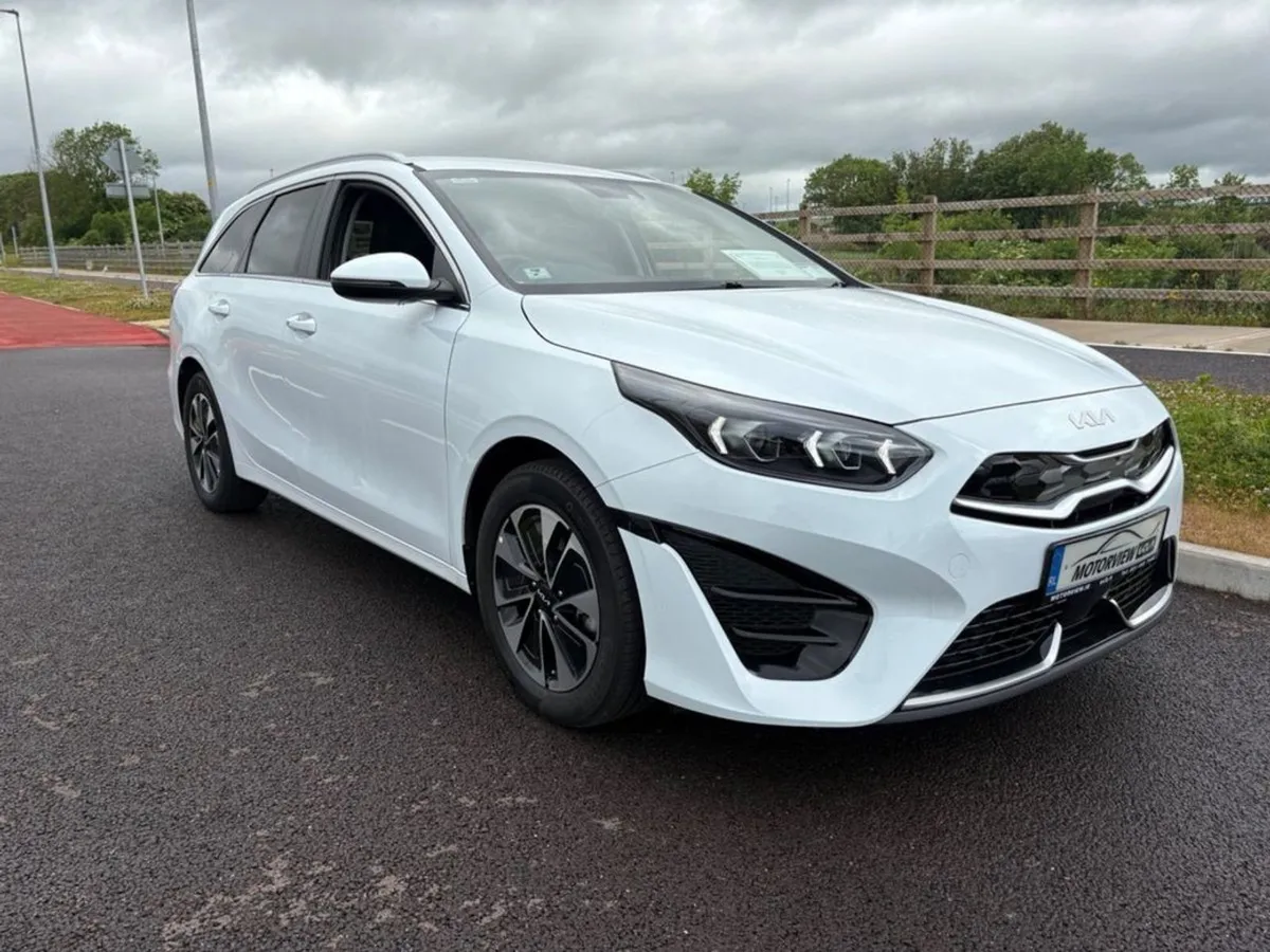 Kia Ceed 1.6p SW Phev immaculate Condition  Cruis - Image 3
