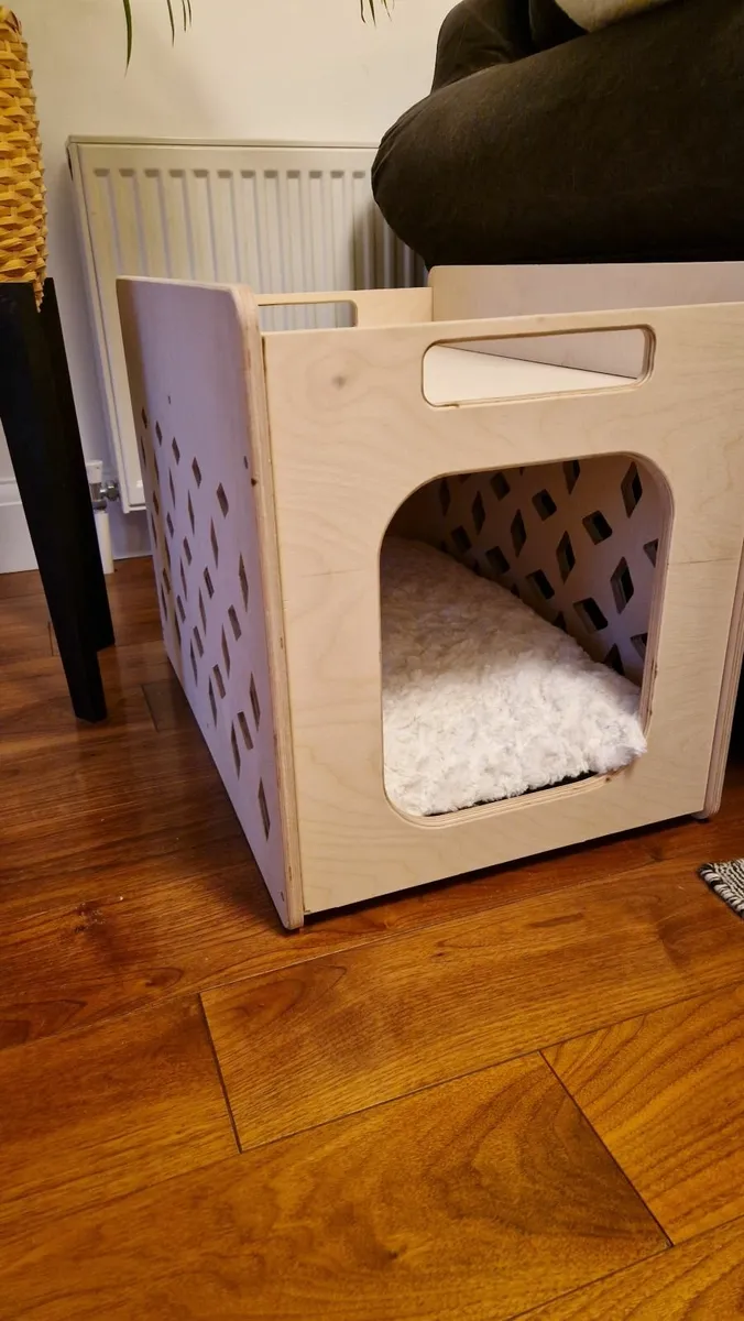 Wooden Cat House - Image 1