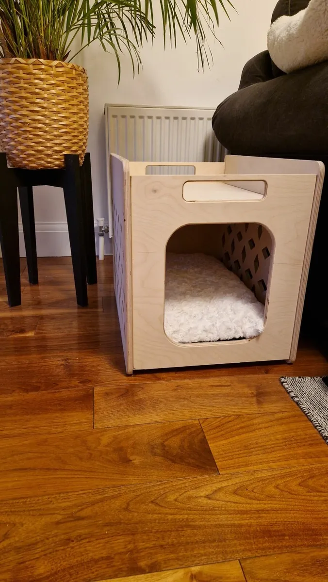 Wooden Cat House - Image 2