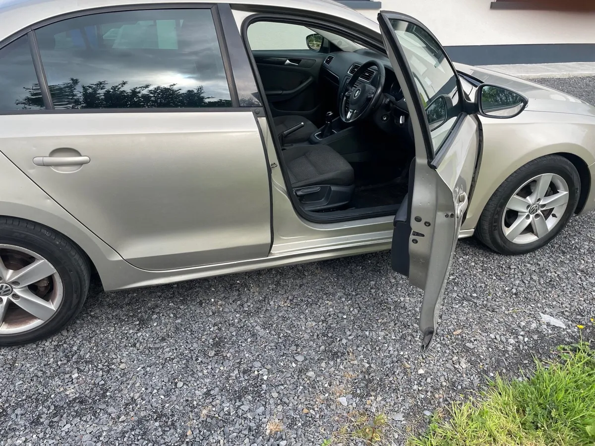 Volkswagen Jetta 2014 - Image 4