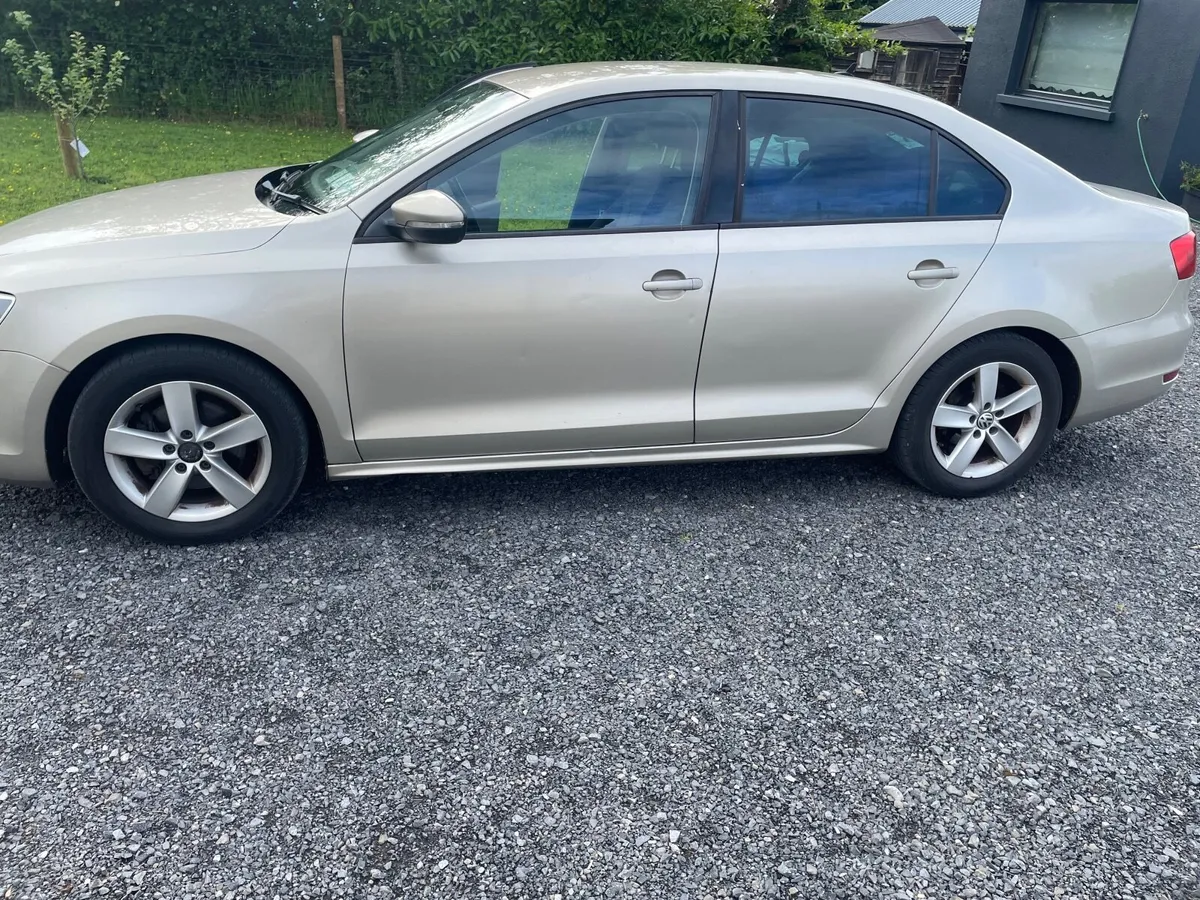 Volkswagen Jetta 2014 - Image 3