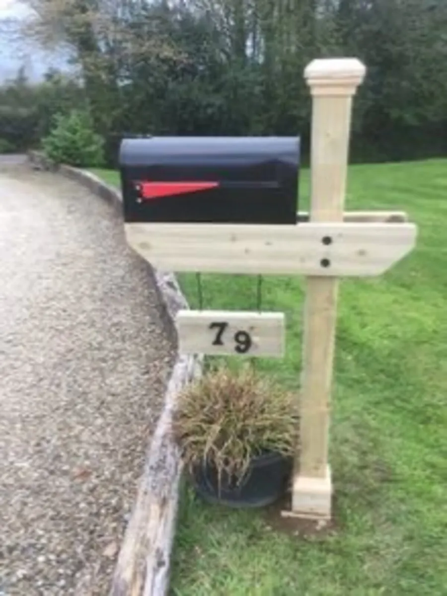 Post box - Image 1