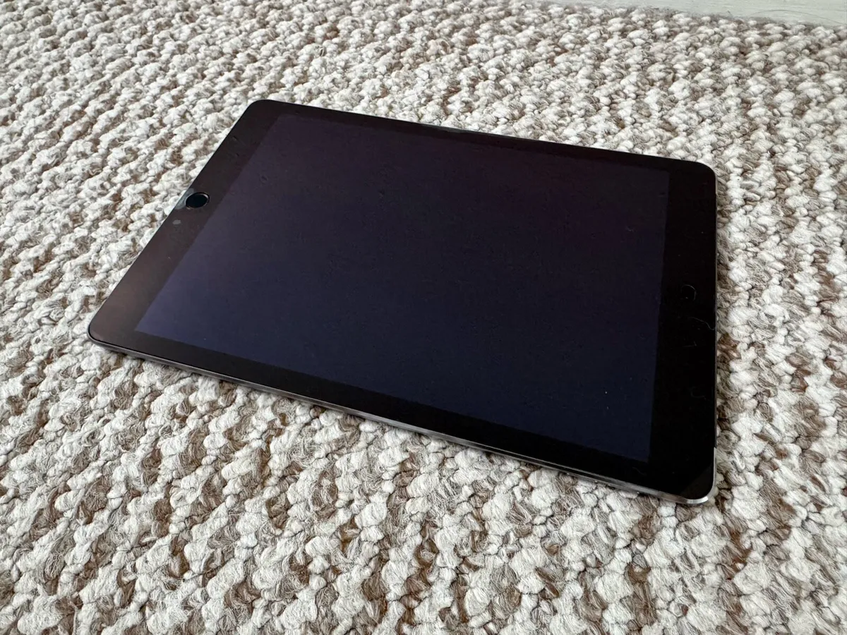 iPad Air 2 - 64GB, Wi-Fi + Cellular - Space Grey - Image 2