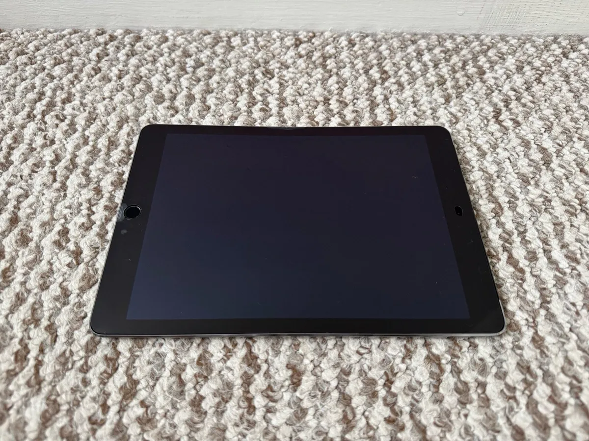 iPad Air 2 - 64GB, Wi-Fi + Cellular - Space Grey - Image 3