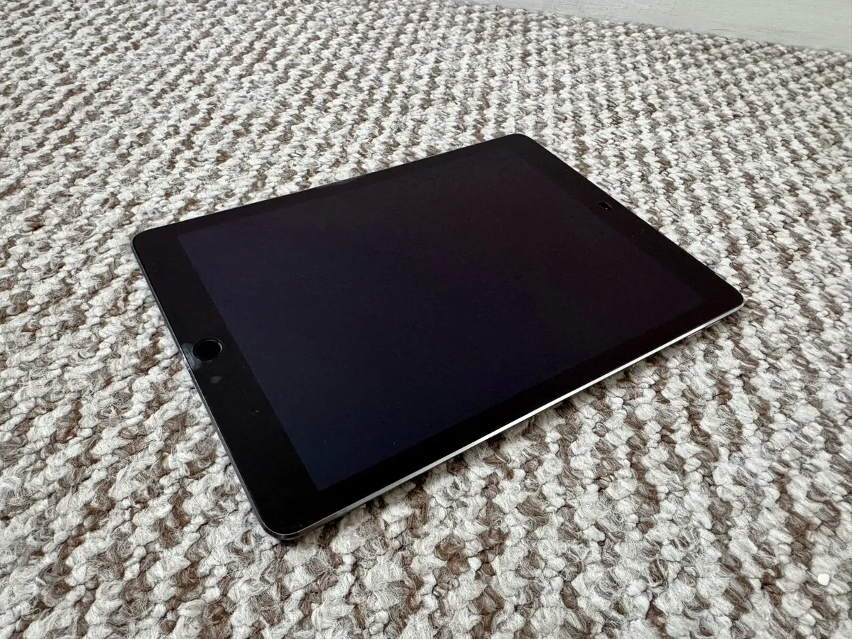 iPad Air 2 - 64GB, Wi-Fi + Cellular - Space Grey - Image 4