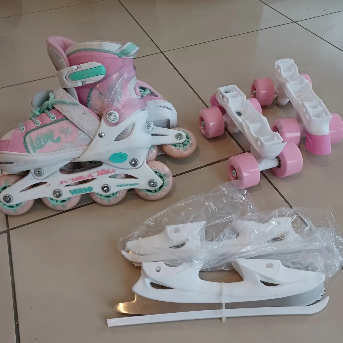 Kids roller skates - Image 1