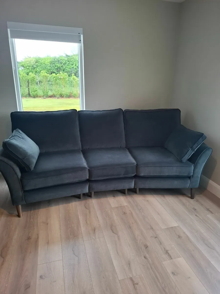 Retro style 4 and 3 seater sofas. - Image 2