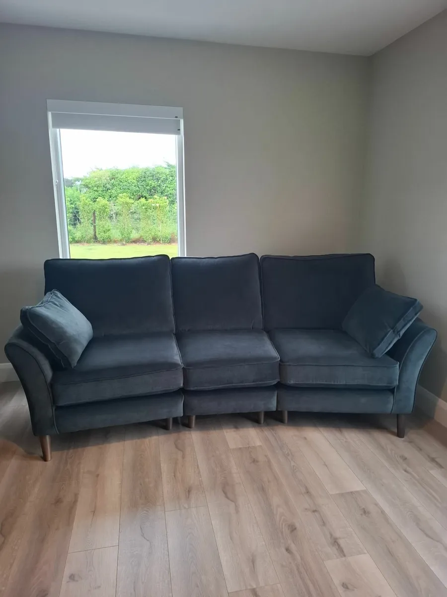 Retro style 4 and 3 seater sofas. - Image 3