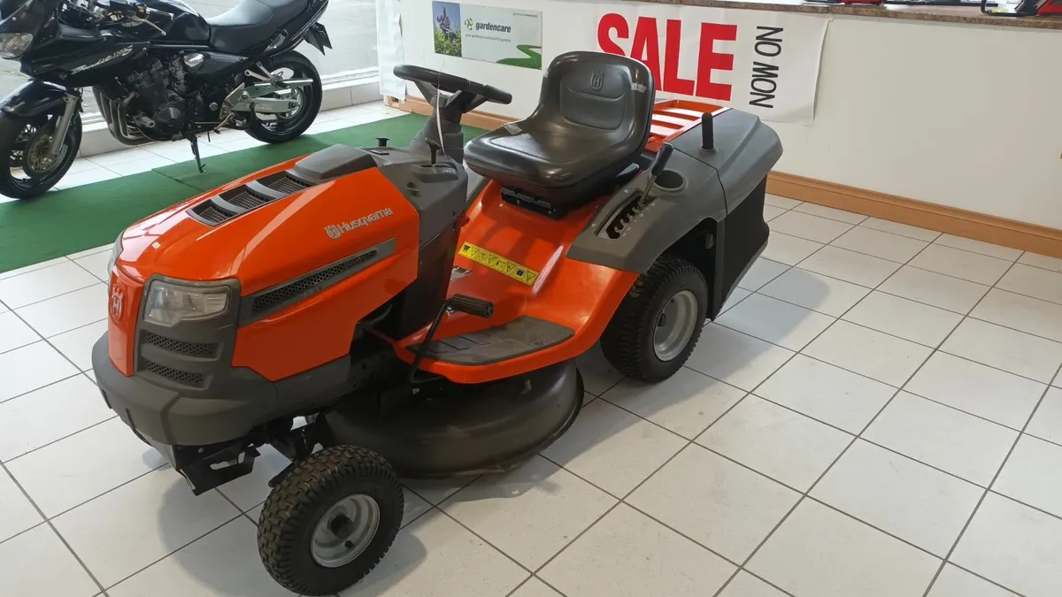 Husqvarna ride on lawnmower - Image 2