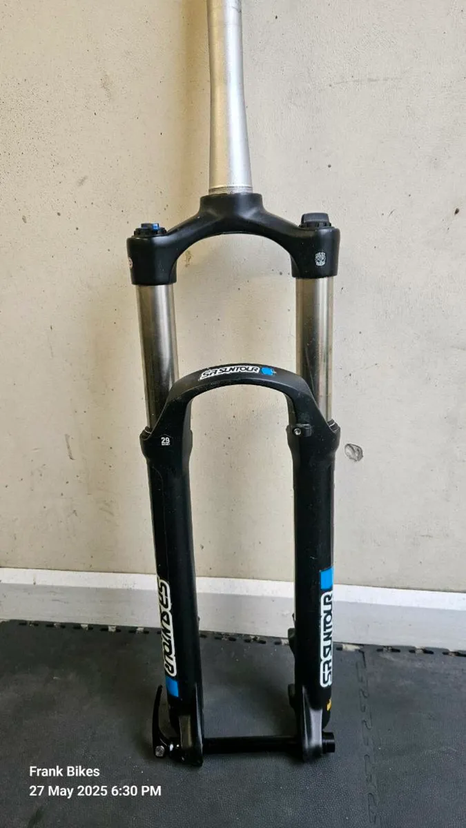 Suntour air suspension fork - Image 1