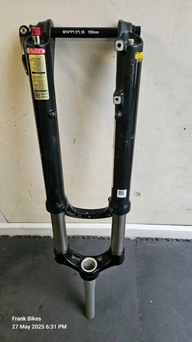 Suntour air suspension fork - Image 4