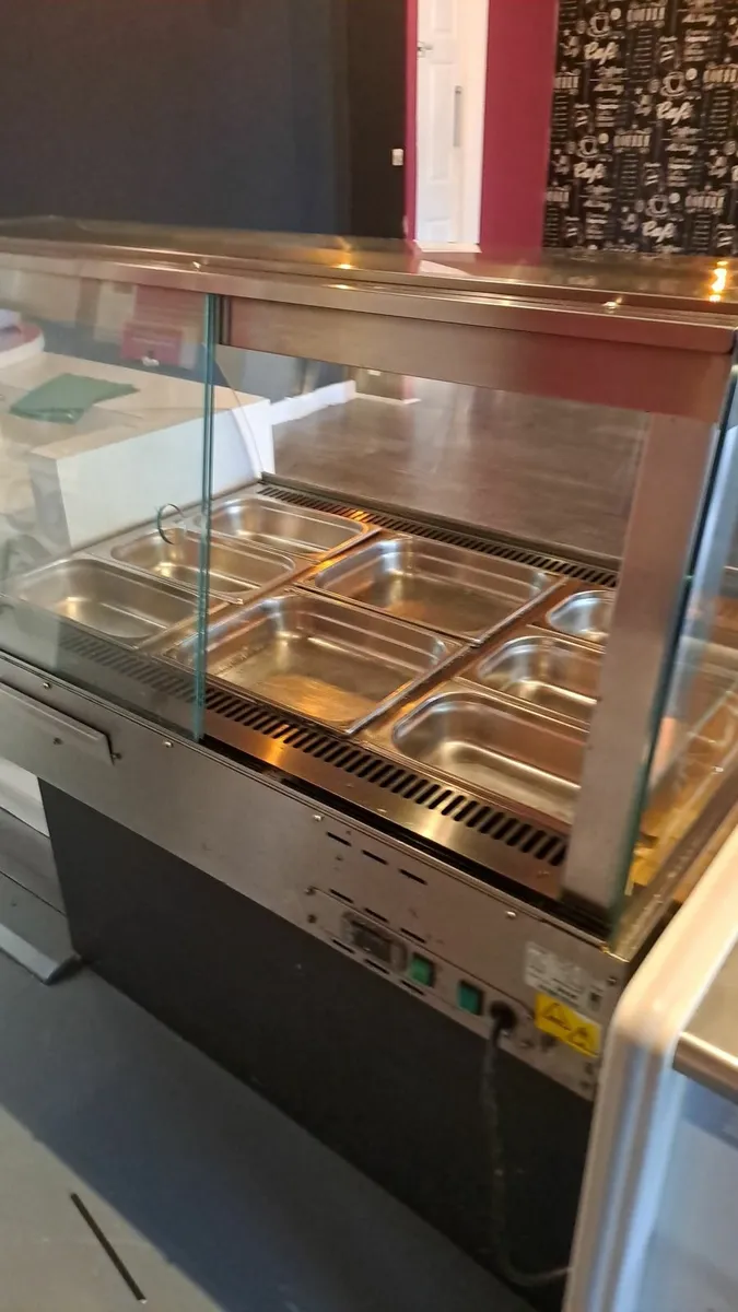 hot deli counter - Image 1