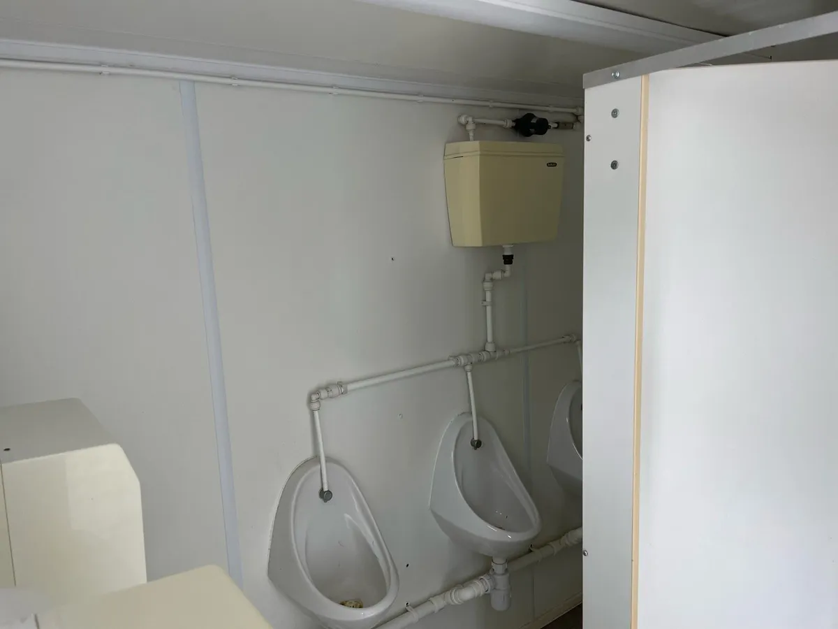 Toilet block unit - Image 3