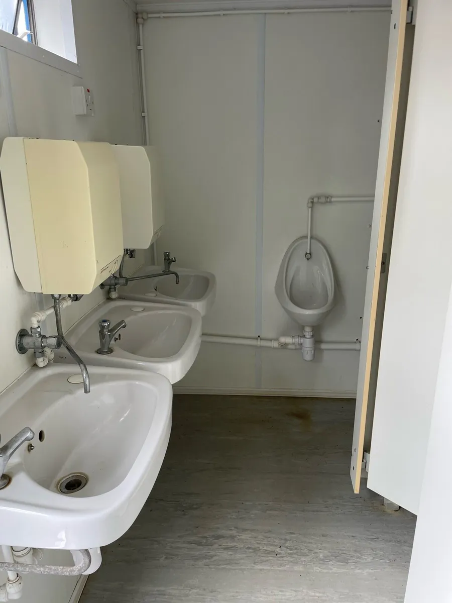 Toilet block unit - Image 4