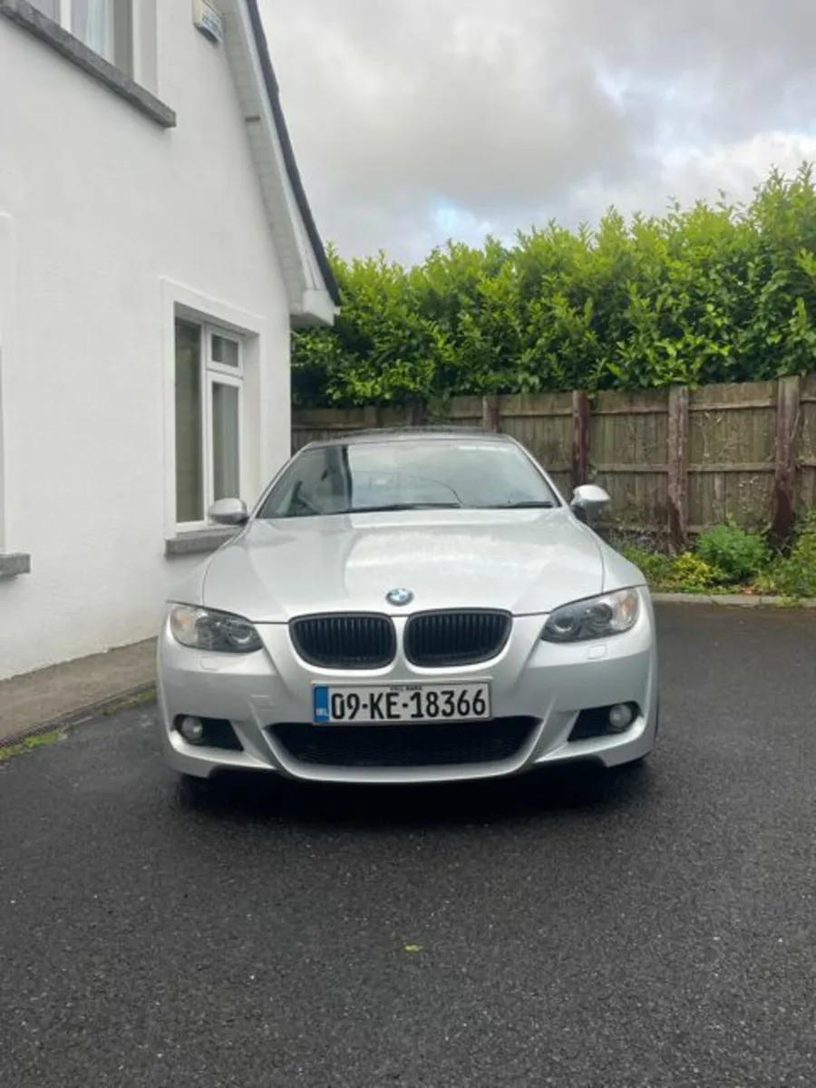 BMW 3-Series 2009 320i Manual - Image 3