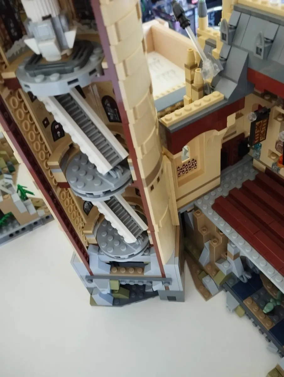 Complete LEGO Harry Potter Hogwarts Castle Set 710 - Image 2