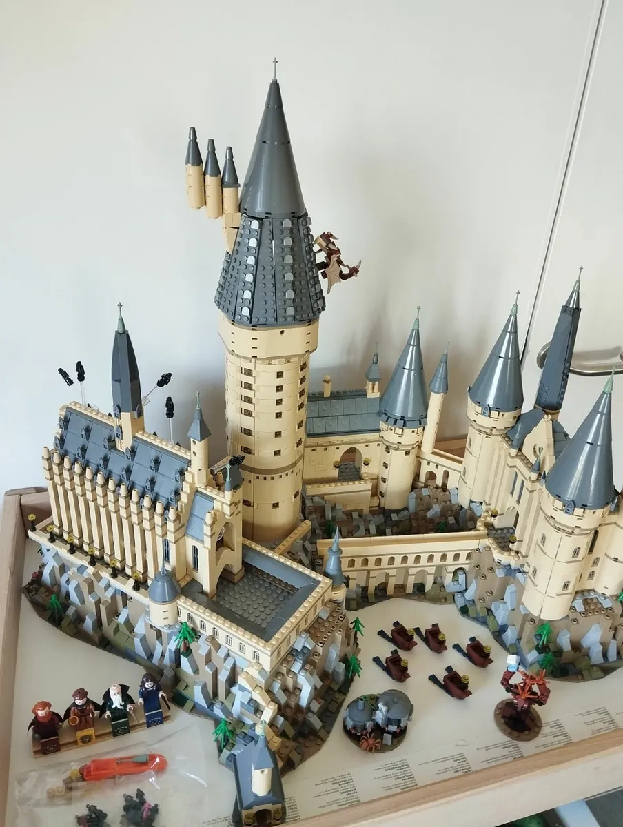 Complete LEGO Harry Potter Hogwarts Castle Set 710 - Image 1