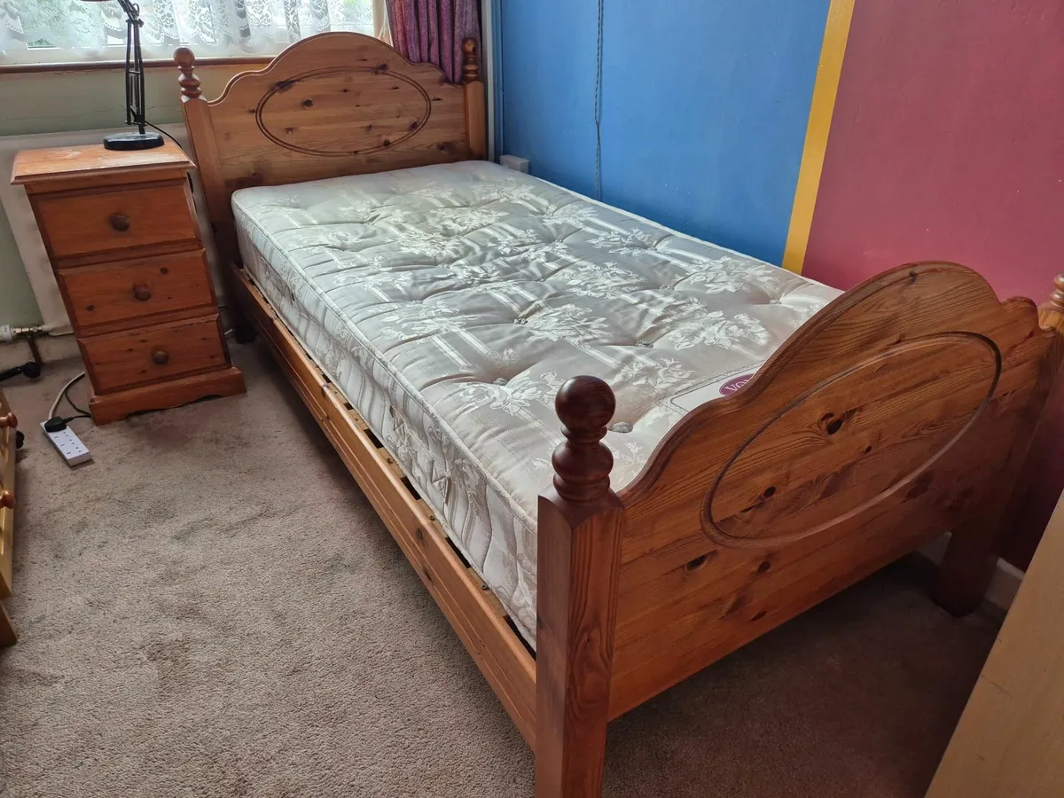 Single bed - Image 1