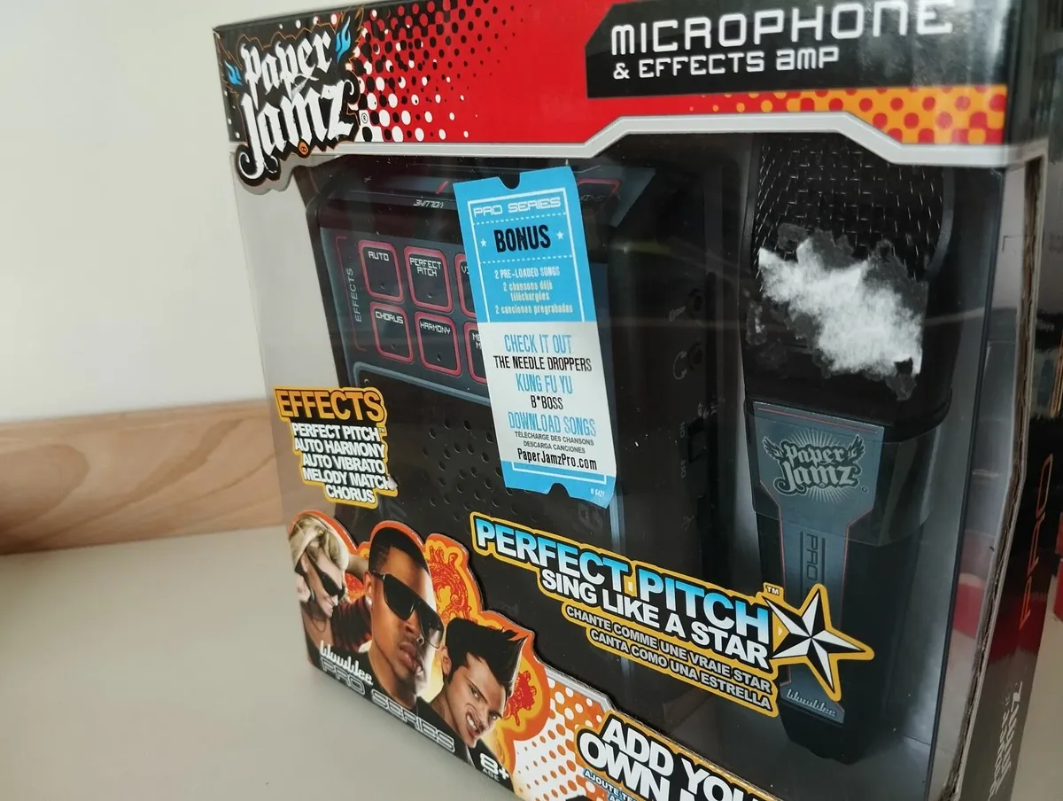 Paper Jamz Pro Series Microphone & Effects Amp - Image 1