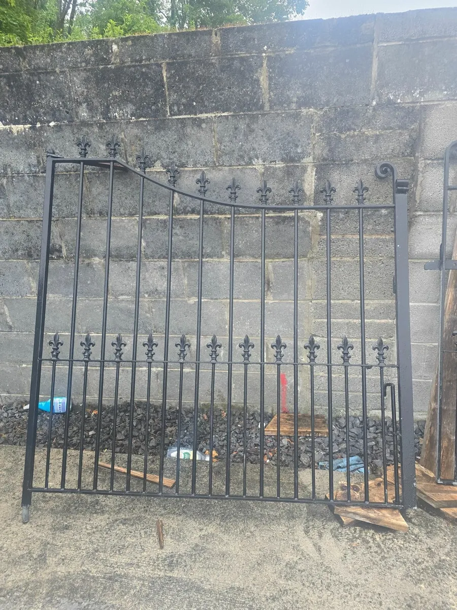 Iron gates - Image 2