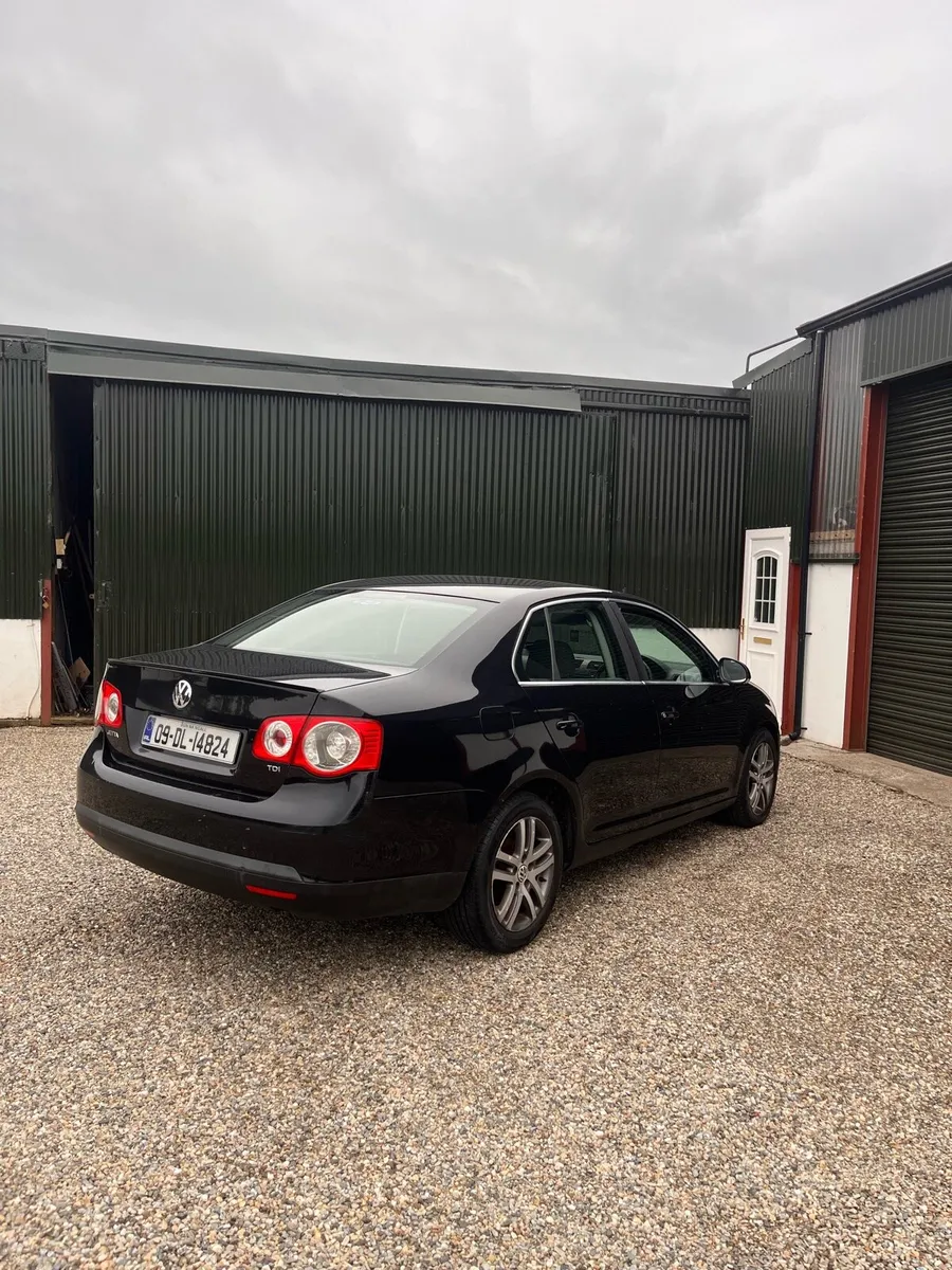 Volkswagen Jetta - Image 4