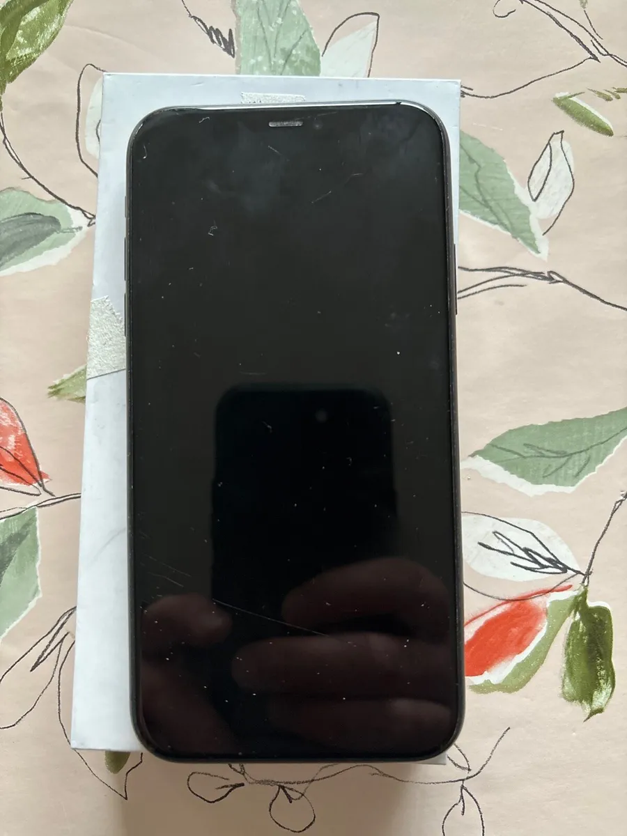 iPhone 11 - Image 1
