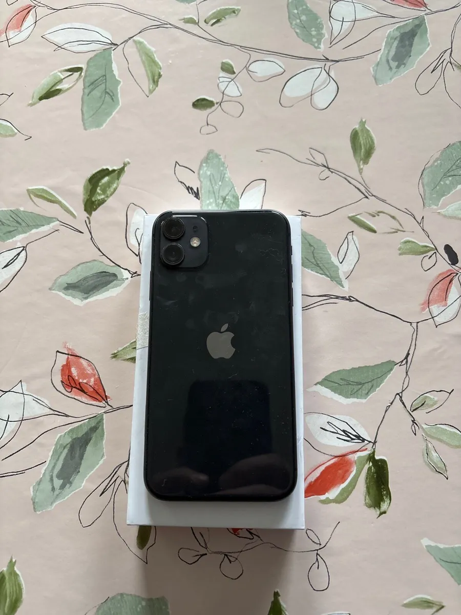 iPhone 11 - Image 2