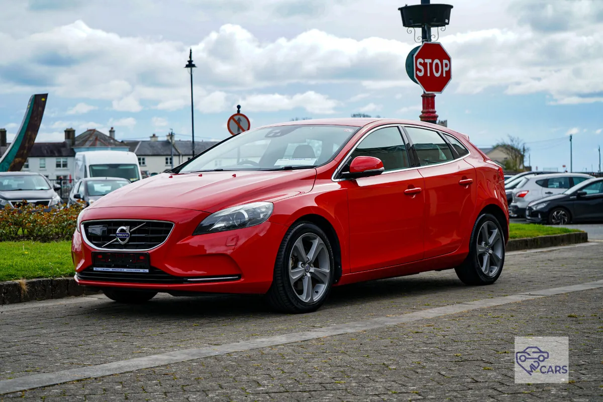 Volvo V40 Automatic - Image 2