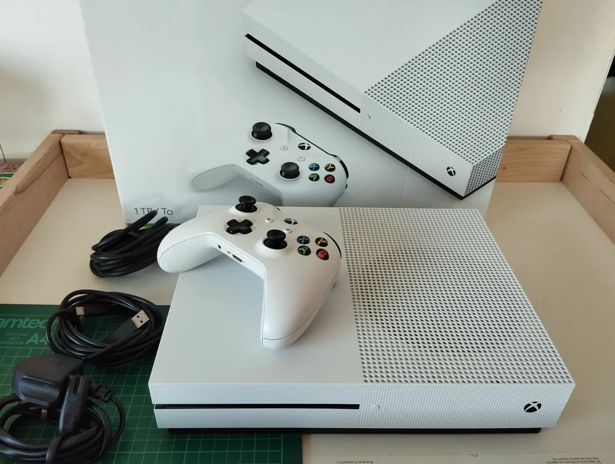 Xbox One S 1Tb Console boxed Perfect condition - Image 3