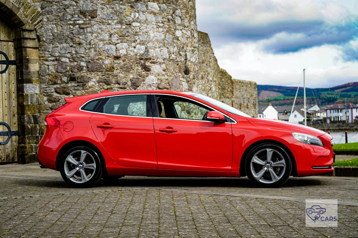 Volvo V40 Automatic - Image 3