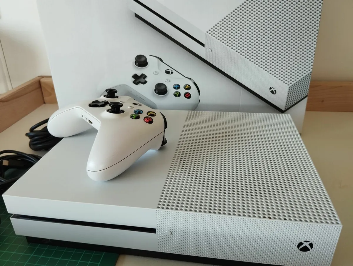 Xbox One S 1Tb Console boxed Perfect condition - Image 1